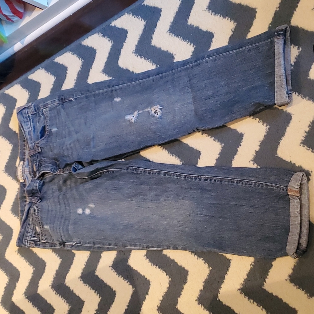 Old Navy Size 4 distressed short jeans